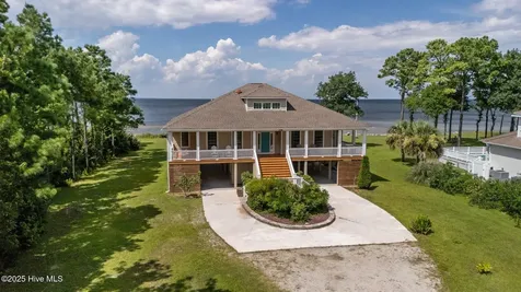 522 Sandy Point Drive Beaufort NC 28516