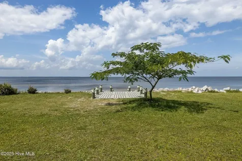 522 Sandy Point Drive Beaufort NC 28516
