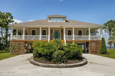 522 Sandy Point Drive Beaufort NC 28516