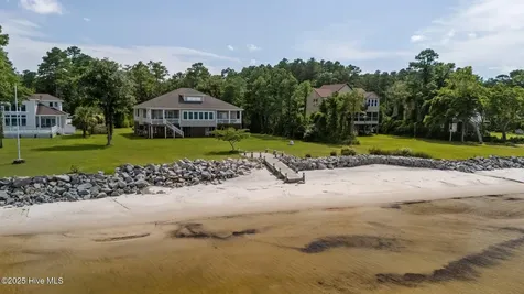 522 Sandy Point Drive Beaufort NC 28516