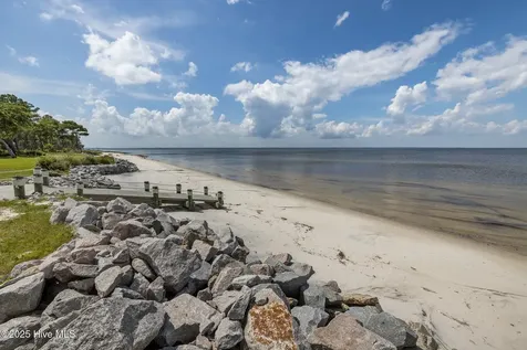 522 Sandy Point Drive Beaufort NC 28516