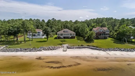 522 Sandy Point Drive Beaufort NC 28516