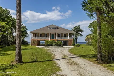 522 Sandy Point Drive Beaufort NC 28516