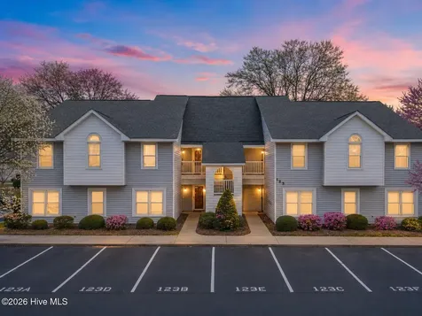 123 W Victoria Court Greenville NC 27834