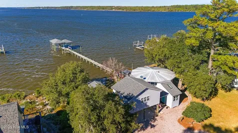 221 Creek Road Beaufort NC 28516