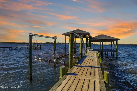 221 Creek Road Beaufort NC 28516