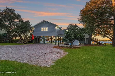 221 Creek Road Beaufort NC 28516