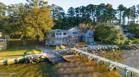 221 Creek Road Beaufort NC 28516