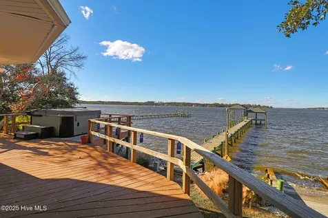 221 Creek Road Beaufort NC 28516
