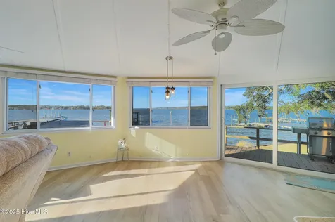221 Creek Road Beaufort NC 28516