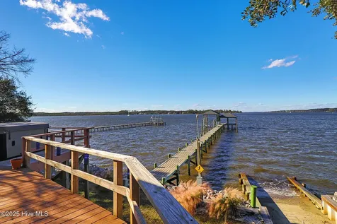 221 Creek Road Beaufort NC 28516