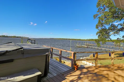 221 Creek Road Beaufort NC 28516
