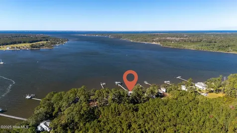 221 Creek Road Beaufort NC 28516
