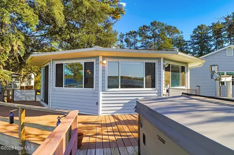 221 Creek Road Beaufort NC 28516
