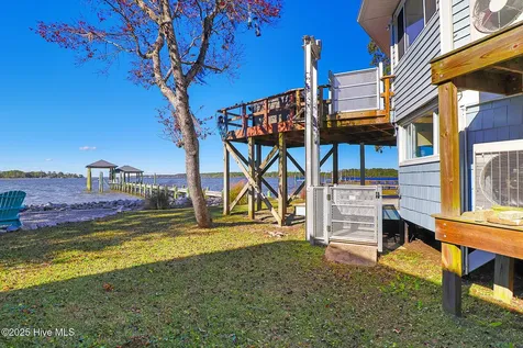 221 Creek Road Beaufort NC 28516