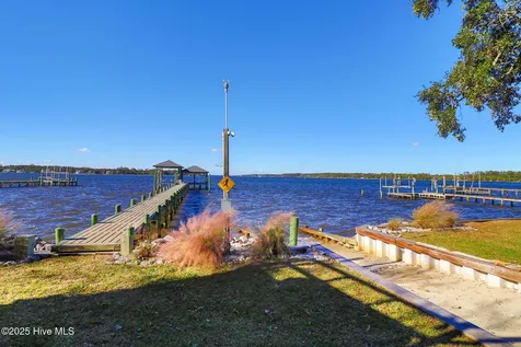 221 Creek Road Beaufort NC 28516