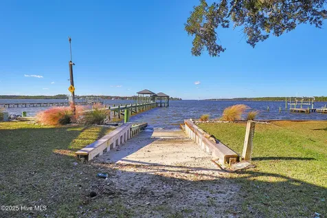 221 Creek Road Beaufort NC 28516