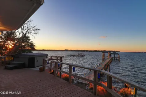 221 Creek Road Beaufort NC 28516