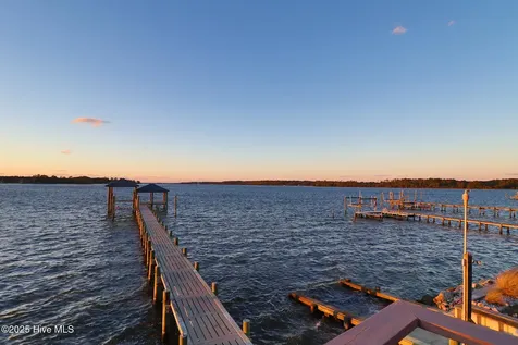 221 Creek Road Beaufort NC 28516