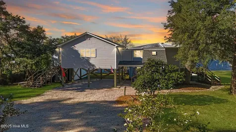 221 Creek Road Beaufort NC 28516