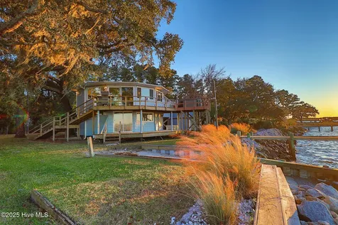 221 Creek Road Beaufort NC 28516