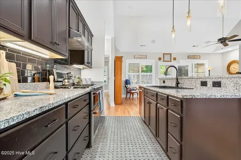 4173 Cambridge Cove Circle SE Southport NC 28461