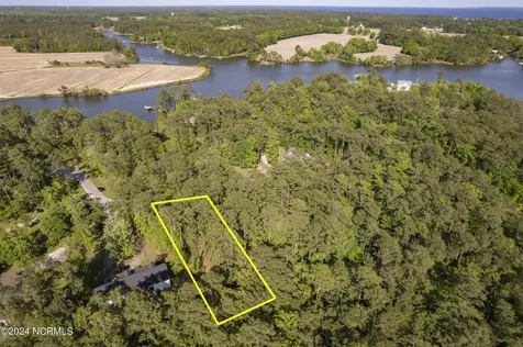 109 Spinnaker Point Road N Oriental NC 28571