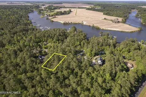 109 Spinnaker Point Road N Oriental NC 28571