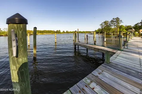 109 Spinnaker Point Road N Oriental NC 28571