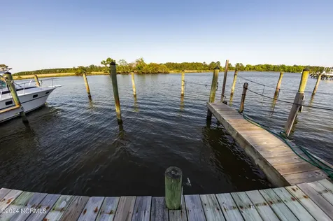 109 Spinnaker Point Road N Oriental NC 28571
