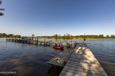 109 Spinnaker Point Road N Oriental NC 28571