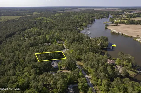 109 Spinnaker Point Road N Oriental NC 28571