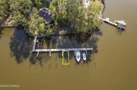 109 Spinnaker Point Road N Oriental NC 28571