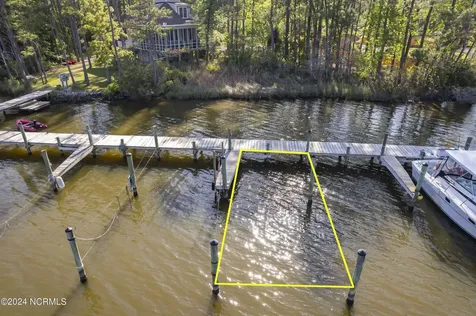 109 Spinnaker Point Road N Oriental NC 28571