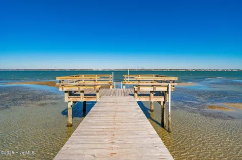 102 Chestnut Court Pine Knoll Shores NC 28512