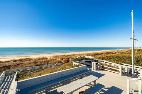 102 Chestnut Court Pine Knoll Shores NC 28512