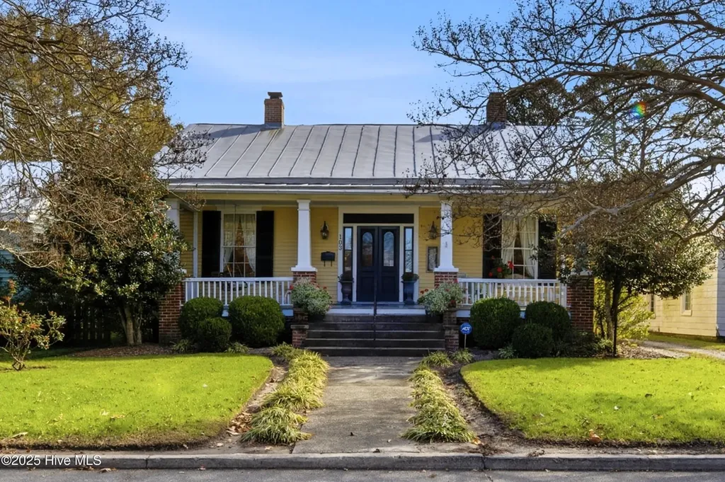103 S Moseley Street Edenton NC 27932
