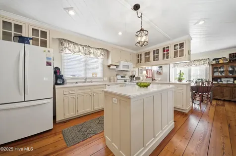 103 S Moseley Street Edenton NC 27932