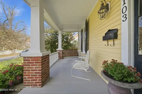 103 S Moseley Street Edenton NC 27932