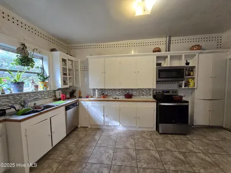 1014 N Independence Street Kinston NC 28501