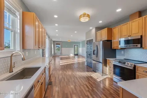 306 Joan Court Beaufort NC 28516