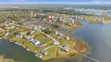 306 Joan Court Beaufort NC 28516