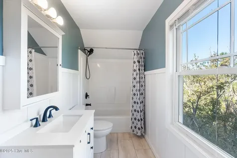 306 Joan Court Beaufort NC 28516