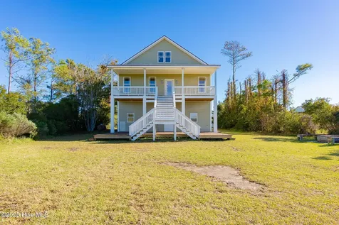 306 Joan Court Beaufort NC 28516