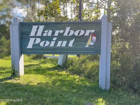 306 Joan Court Beaufort NC 28516