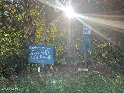 306 Joan Court Beaufort NC 28516