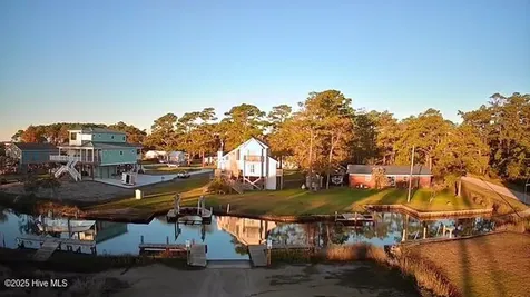 306 Joan Court Beaufort NC 28516