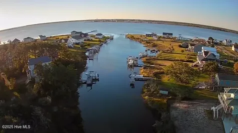 306 Joan Court Beaufort NC 28516