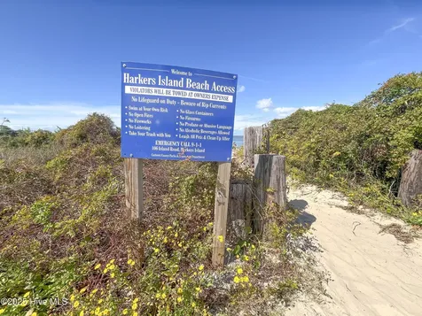 306 Joan Court Beaufort NC 28516