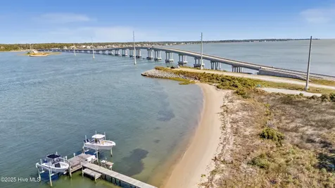 306 Joan Court Beaufort NC 28516